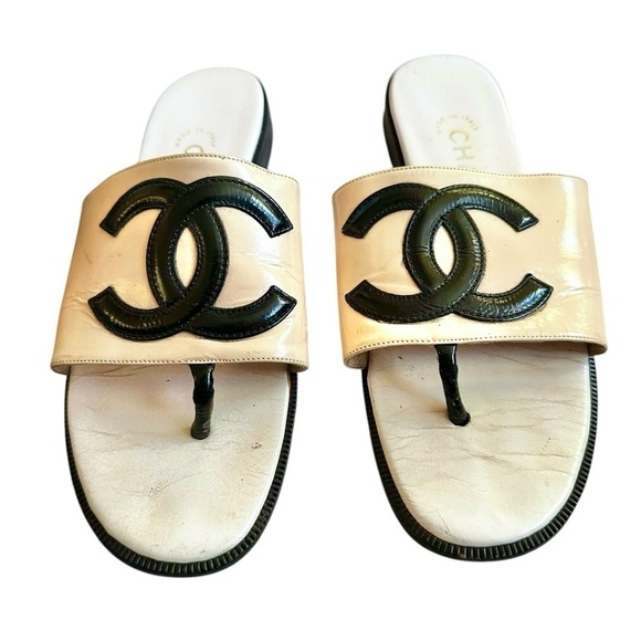 Authentic CHANEL Cream & Black Leather Interlocking C Timeless Sandal Slides 37 - Picture 4 of 12